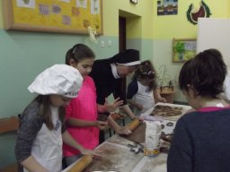 Pieczenie pierniczkow 2016 - 05